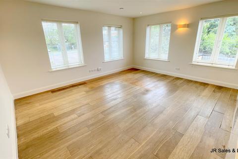 2 bedroom flat for sale, Station Road, Cuffley