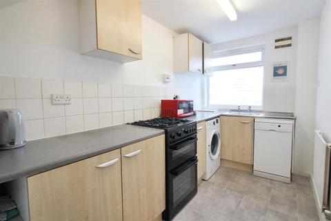 2 bedroom terraced house to rent, Hastoe Park, Aylesbury