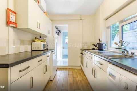 5 bedroom terraced house to rent, Cardigan Road, Reading