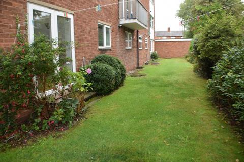 2 bedroom flat to rent, Victoria Close, Stratford-upon-Avon, CV37