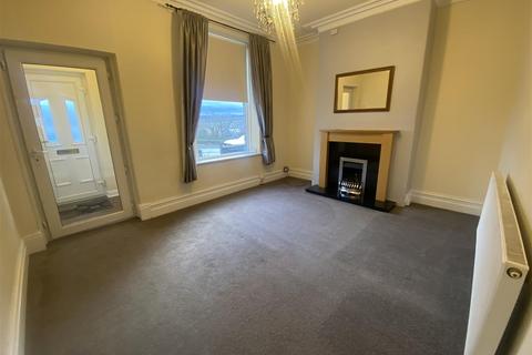 3 bedroom end of terrace house to rent, Clifton Common, Brighouse