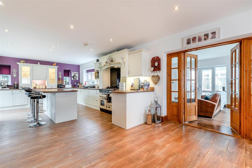 8633330-interior47v2.jpg