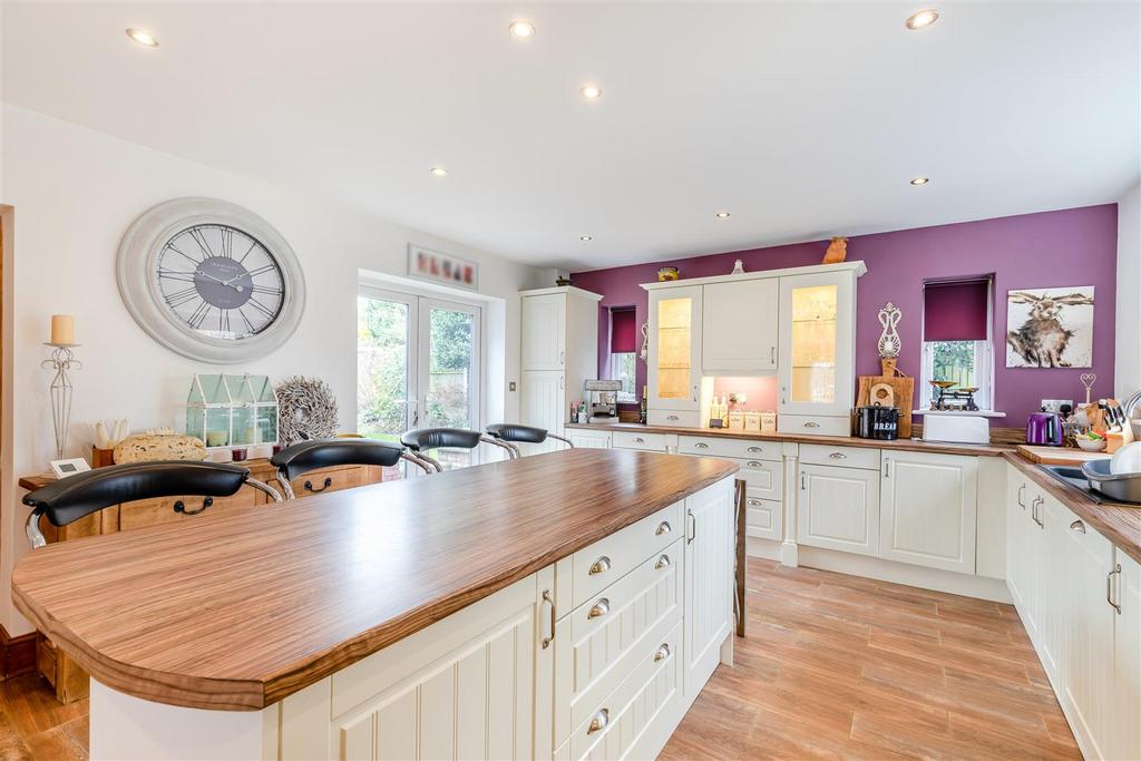 8633330-interior50v2.jpg