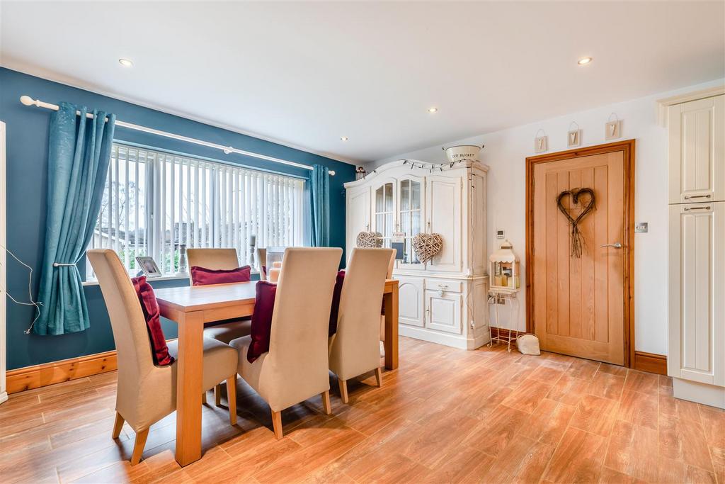 8633330-interior45v2.jpg
