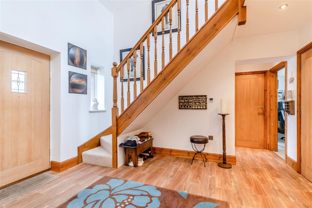 8633330-interior33v2.jpg