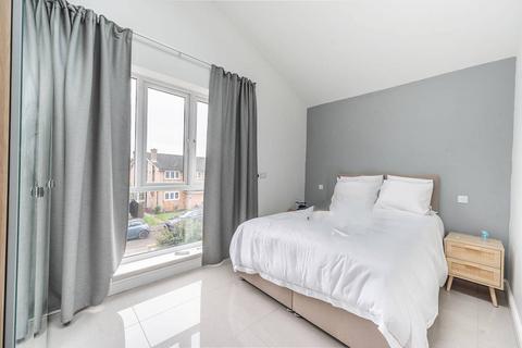 2 bedroom flat for sale, Nicola Close, Harrow, HA3