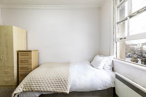 Studio to rent,  pembridge villas, London W11