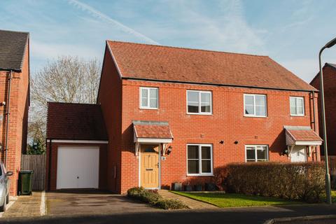 3 bedroom semi-detached house for sale, Linnet Road, Bodicote, OX15