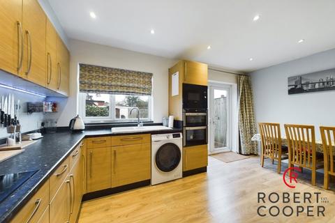 16 Royal Crescent, Ruislip, HA4 0PW