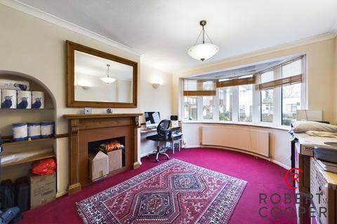 16 Royal Crescent, Ruislip, HA4 0PW