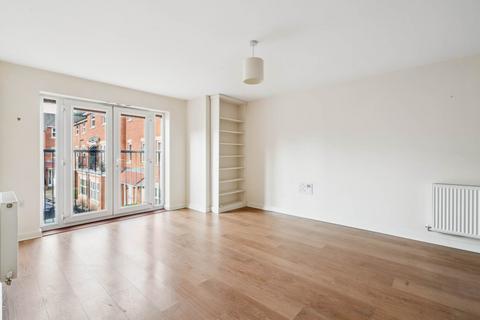 2 bedroom flat for sale, Walton Road, Bushey