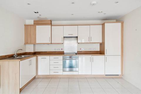 2 bedroom flat for sale, Walton Road, Bushey