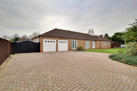 4 bedroom detached bungalow for sale, Farriers Walk, Leven, Beverley