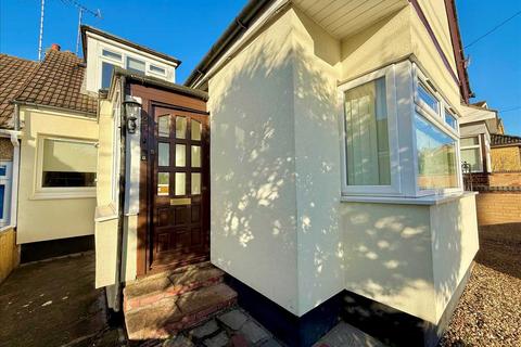 2 bedroom chalet for sale, Leigh on Sea SS9