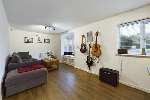 2 bedroom flat for sale, Islington Road, Islington Court Islington Road, NN12