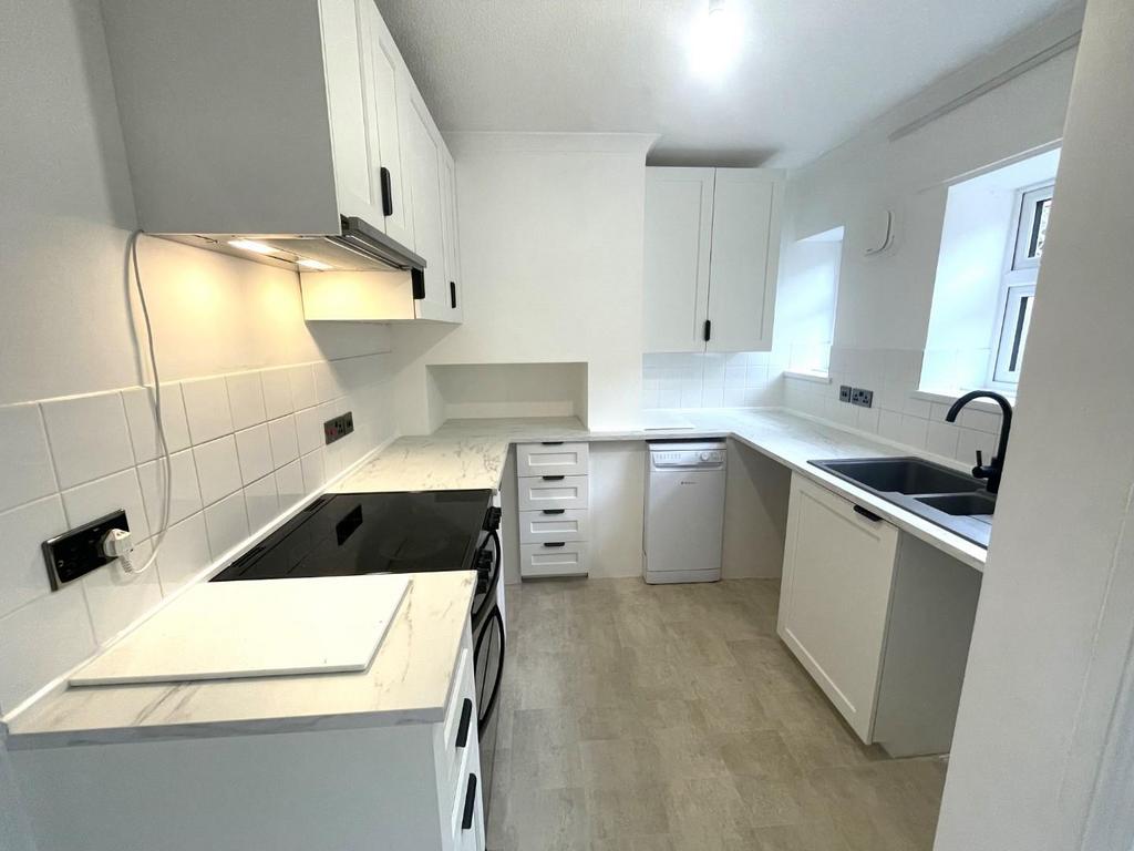 Kitchen 2.jpeg