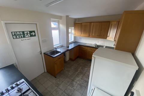 3 bedroom maisonette to rent, Coatsworth Road, Gateshead NE8