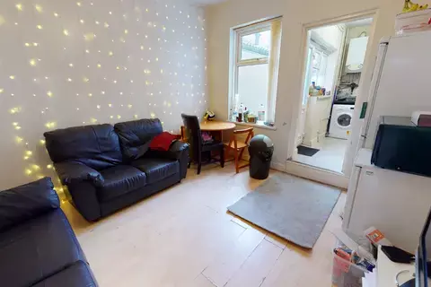 4 bedroom house to rent, North Road, Selly Oak B29