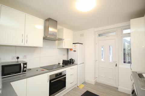 2 bedroom flat to rent, Walton Croft, Cavendish Avenue, Harrow, Middlesex, HA1