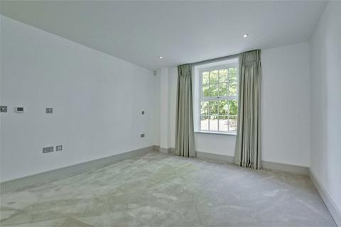 2 bedroom flat to rent, Ridgewood, Weybridge KT13