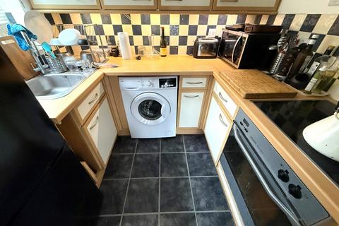 2 bedroom flat to rent, Hill Lane, Hampshire SO15