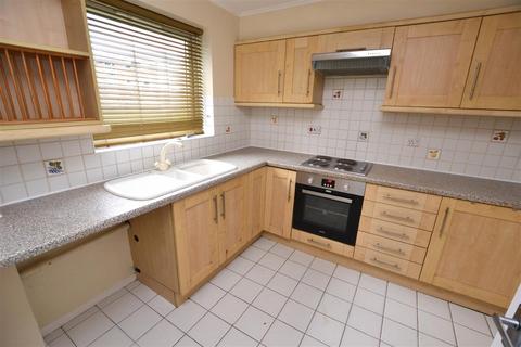 2 bedroom flat for sale, Lupin Drive, Chelmsford