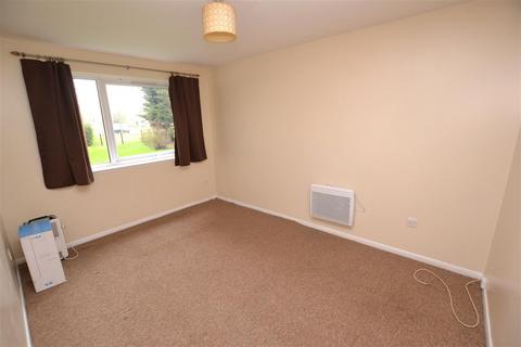 2 bedroom flat for sale, Lupin Drive, Chelmsford