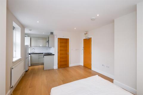 Studio to rent, Quayside House, Abbey Road, Barking,IG11