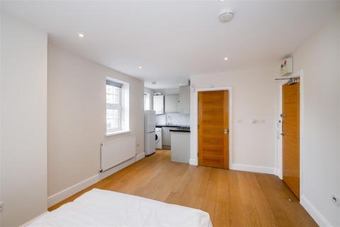 Studio to rent, Quayside House, Abbey Road, Barking,IG11