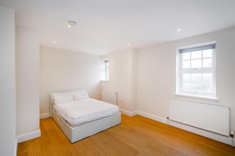 Studio to rent, Quayside House, Abbey Road, Barking,IG11