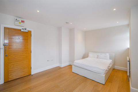 Studio to rent, Quayside House, Abbey Road, Barking,IG11