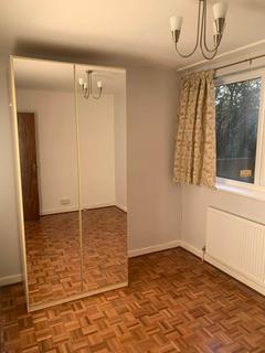 3 bedroom flat to rent, Ballards Lane, Finchley Central, London N3