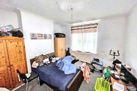 2 bedroom ground floor flat for sale, Whitehall Road, Gateshead, Tyne and Wear, NE8 4PT