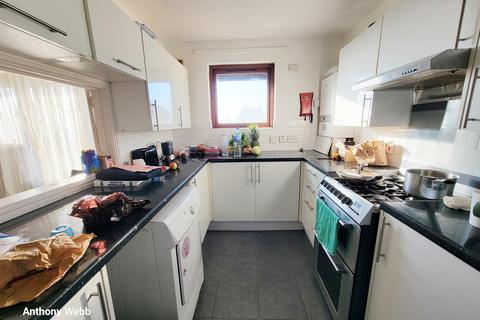 1 bedroom flat for sale, Shapland Way, Palmers Green, N13