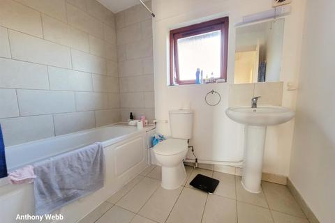 1 bedroom flat for sale, Shapland Way, Palmers Green, N13