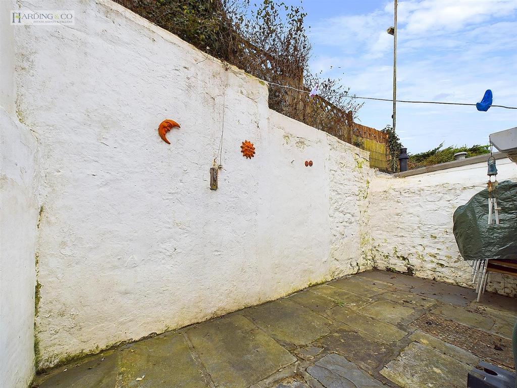 Rear courtyard .1