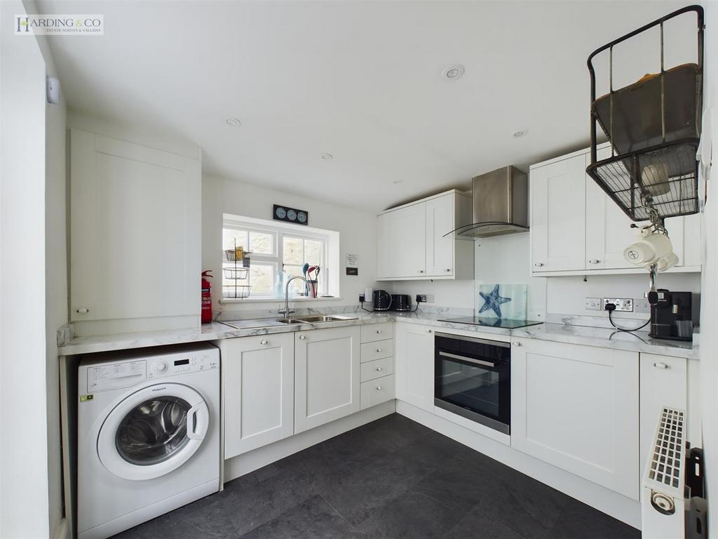 Kitchen .1.jpg