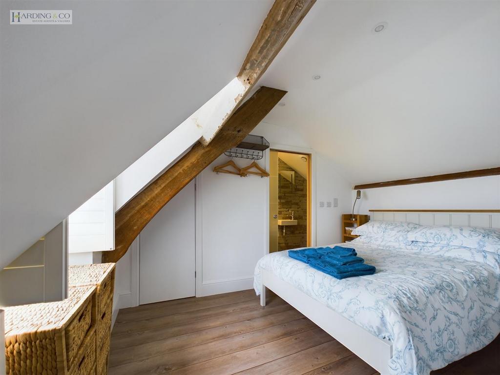Bedroom 1 .1.jpg