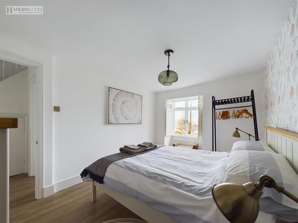 Bedroom 2 .2.jpg