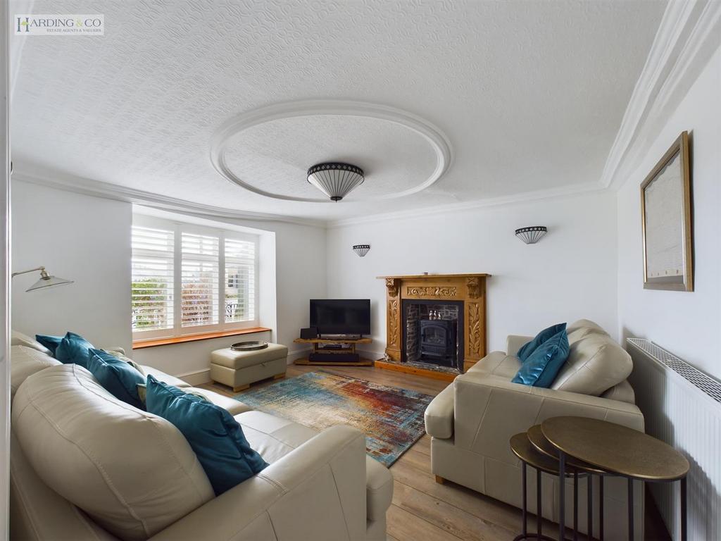 Living Room .1.jpg
