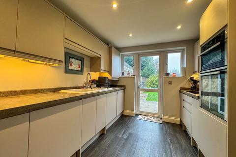 8 Green Meadows, Eythorne, Dover, CT15 4GP