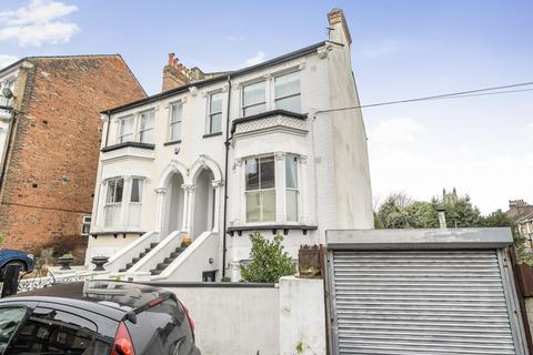 39b Woodland Road, London, SE19 1NU