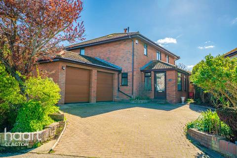 4 bedroom detached house for sale, Naze Park Road, Walton On The Naze