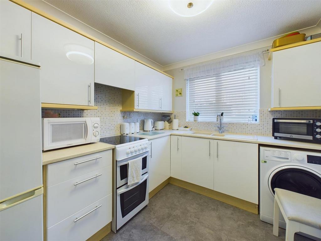 Kitchen: