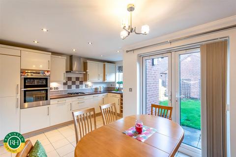 4 bedroom semi-detached house for sale, Scotsman Drive, Scawthorpe, Doncaster