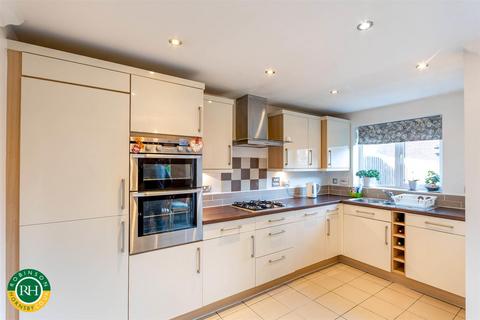 4 bedroom semi-detached house for sale, Scotsman Drive, Scawthorpe, Doncaster