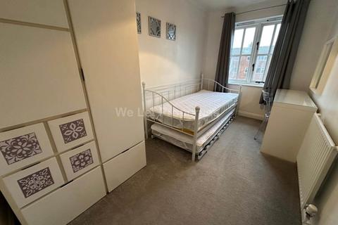 2 bedroom apartment to rent, Ardwick Green North, Manchester M12