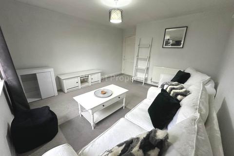 2 bedroom apartment to rent, Ardwick Green North, Manchester M12