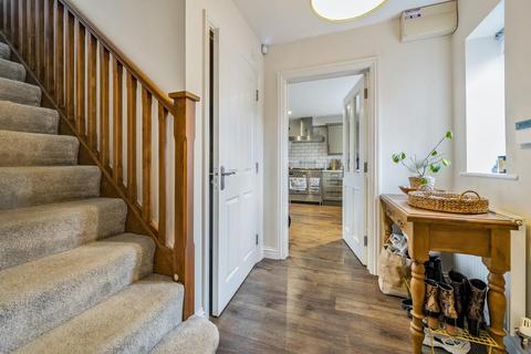 3 bedroom semi-detached house for sale, Banbury,  Oxfordshire,  NN13