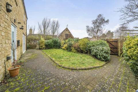 3 bedroom semi-detached house for sale, Banbury,  Oxfordshire,  NN13